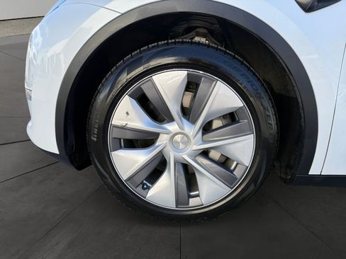Used 2023 Tesla Model Y Long Range AWD/4WD image 9