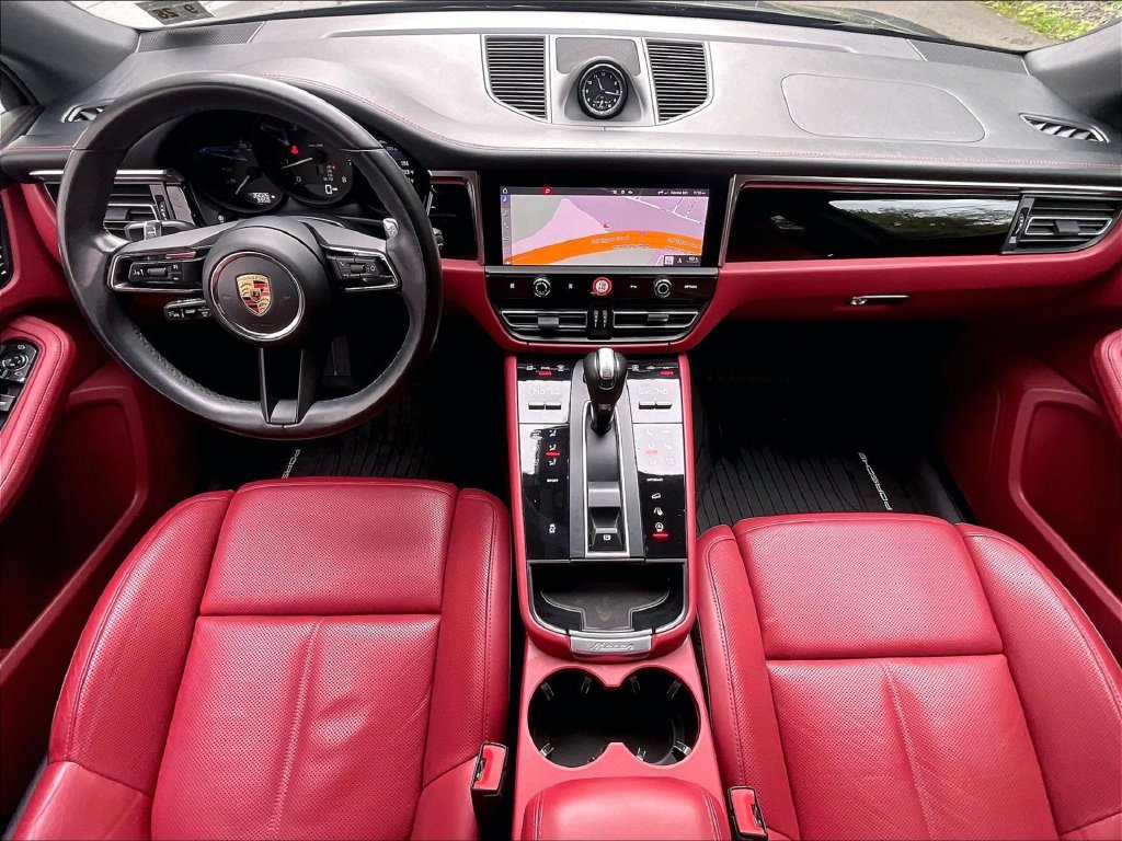 Certified 2023 Porsche Macan AWD/4WD image 18