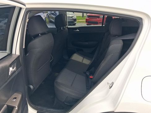 Used 2021 Kia Sportage LX AWD/4WD image 12