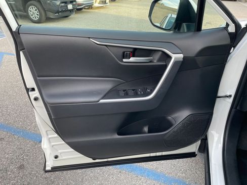 Used 2025 Toyota RAV4 XLE image 20