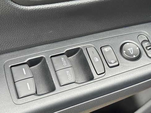 Used 2025 Honda CR-V EX image 13