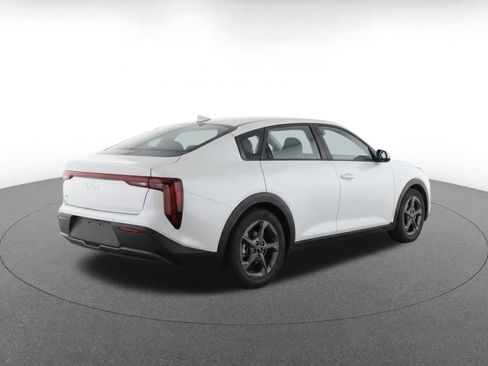 Used 2025 Kia K4 FWD image 9