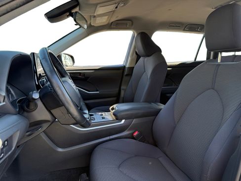 Used 2023 Toyota Highlander L image 9