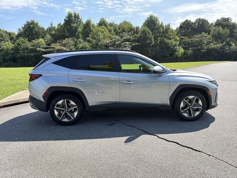 Used 2026 Hyundai Tucson SEL FWD image 2