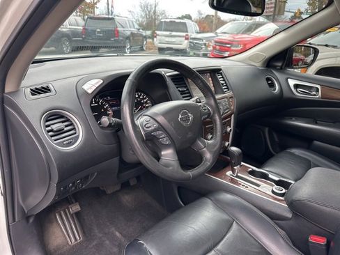 Used 2020 Nissan Pathfinder Platinum image 24