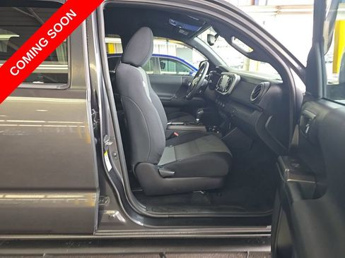 Used 2020 Toyota Tacoma TRD Sport w/ Technology Package RWD image 17