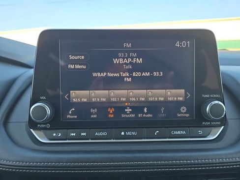 Used 2024 Nissan Rogue SV FWD image 8
