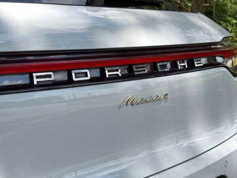 Certified 2021 Porsche Macan AWD/4WD image 28