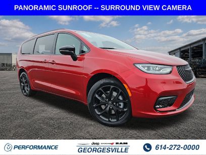 New 2026 Chrysler Pacifica Select w/ S Appearance Package