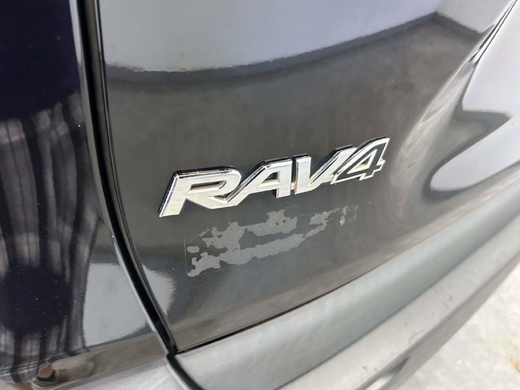 Used 2021 Toyota RAV4 XLE Premium FWD image 10