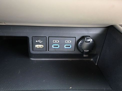 Used 2022 Toyota Highlander XLE image 38