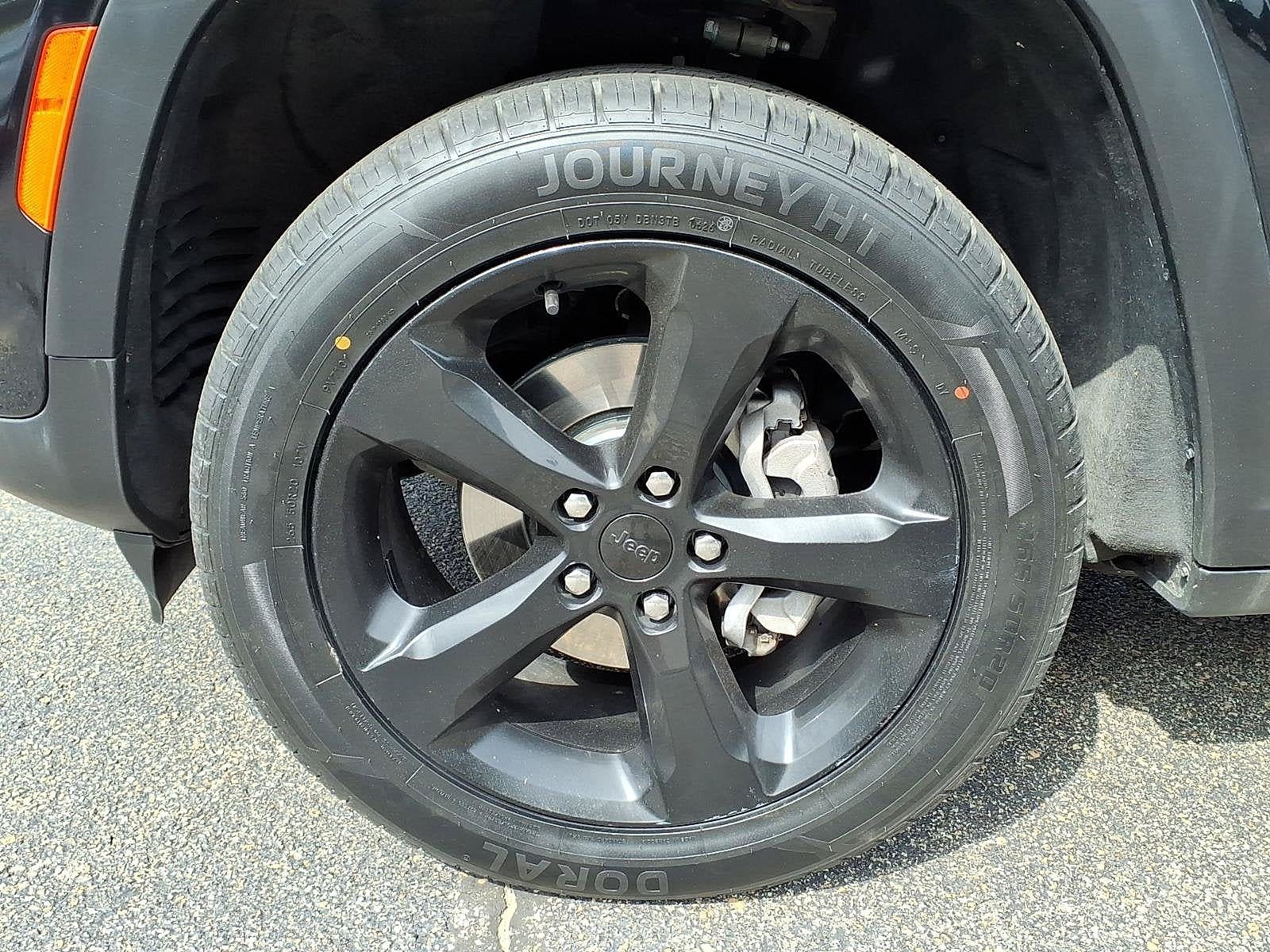Used 2023 Jeep Grand Cherokee Altitude AWD/4WD image 7