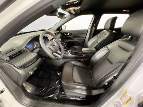 Used 2023 Jeep Compass Latitude w/ Convenience Group AWD/4WD image 19