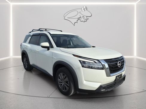 Used 2022 Nissan Pathfinder SV image 7