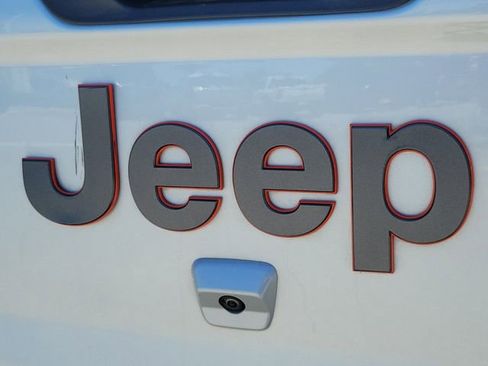 Used 2024 Jeep Gladiator Mojave w/ Technology Group AWD/4WD image 8