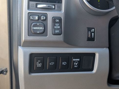 Used 2014 Toyota Sequoia Platinum image 16