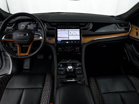 Used 2025 Jeep Grand Cherokee Summit AWD/4WD image 8