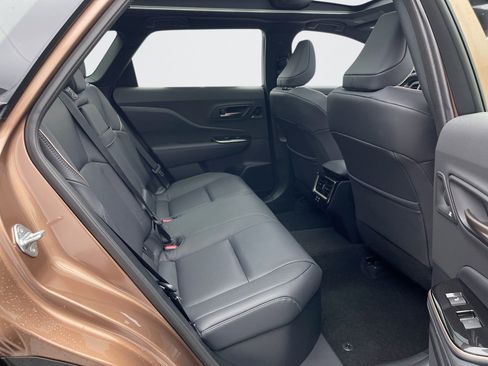 Used 2025 Toyota Crown Signia w/ Advanced Technology Package image 20