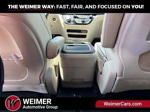 Used 2020 Chrysler Pacifica Limited FWD image 19