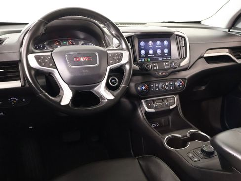 Used 2024 GMC Terrain SLT image 2