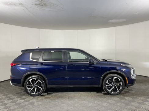 Used 2022 Mitsubishi Outlander SE image 5