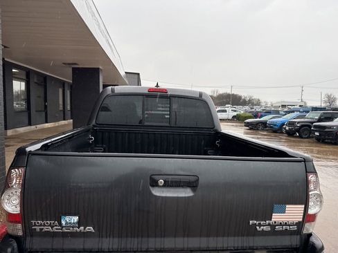 Used 2015 Toyota Tacoma PreRunner w/ SR5 Package image 4