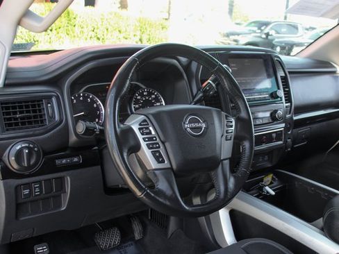 Used 2023 Nissan Titan SV w/ SV Convenience Package image 18