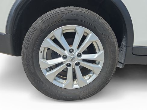 Used 2016 Nissan Rogue SV w/ SV Premium Package AWD/4WD image 16