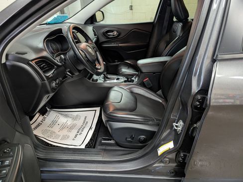 Used 2019 Jeep Cherokee Trailhawk w/ Comfort/Convenience Group image 20