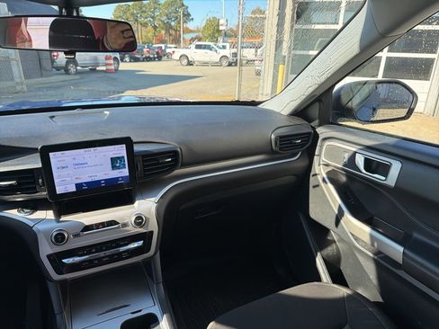 Used 2022 Ford Explorer XLT image 15