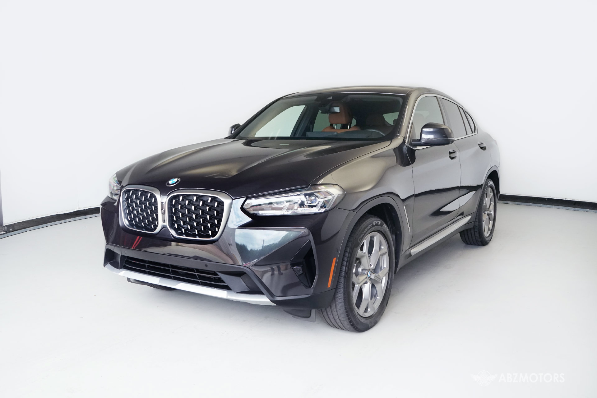 Used 2025 BMW X4 xDrive30i AWD/4WD image 2