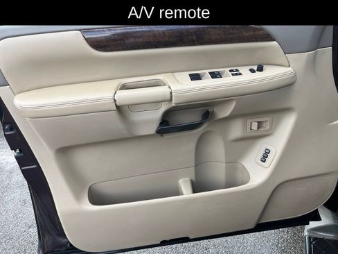 Used 2013 Nissan Armada Platinum RWD image 12