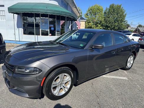 Used 2021 Dodge Charger SXT RWD image 4