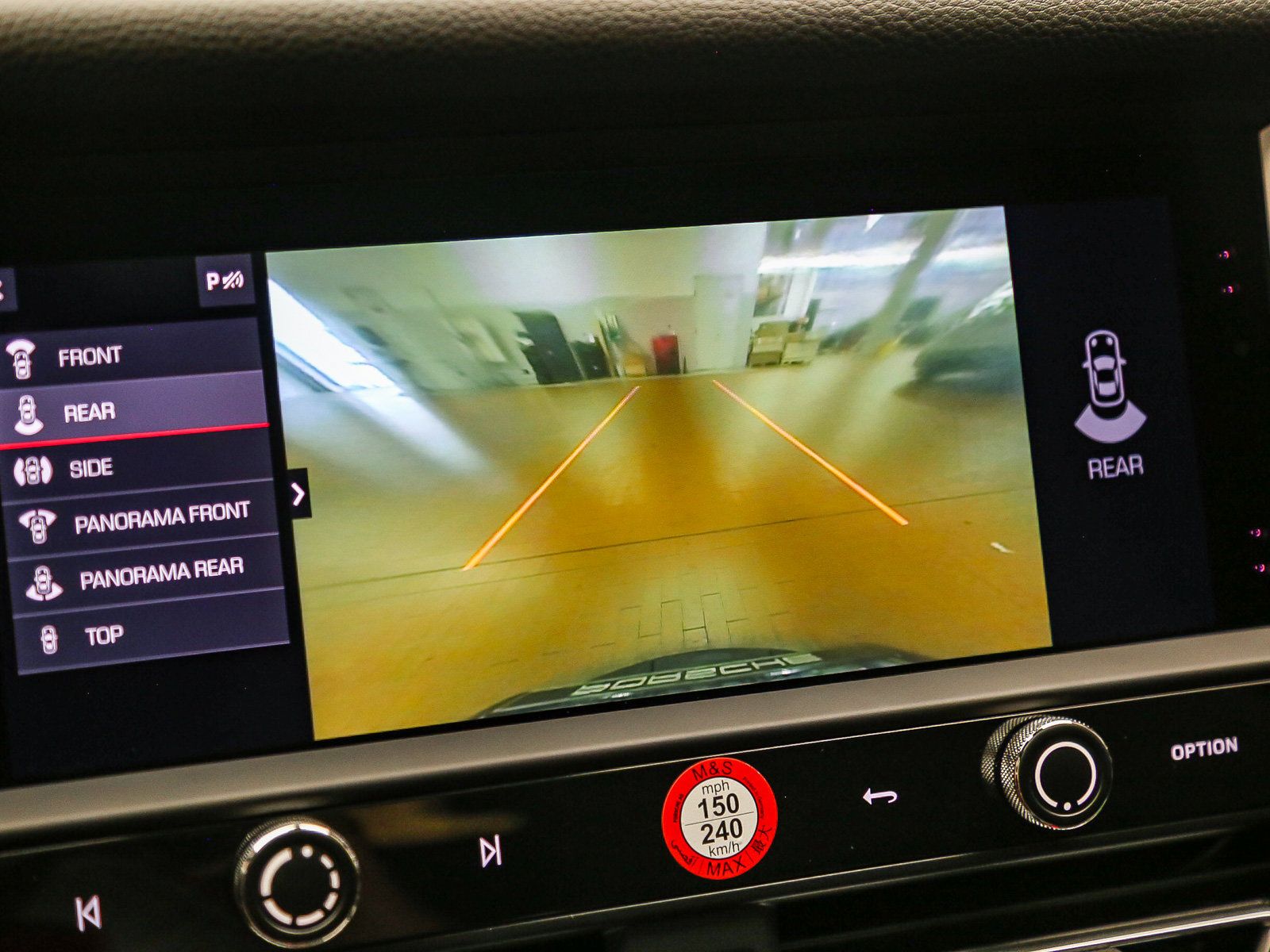 Certified 2025 Porsche Macan AWD/4WD image 29