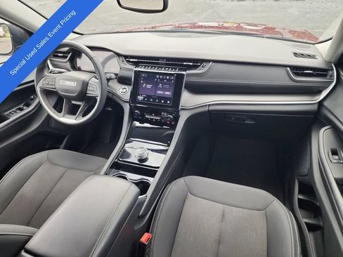 Used 2023 Jeep Grand Cherokee Laredo AWD/4WD image 14