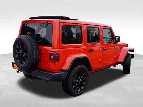 Certified 2025 Jeep Wrangler Unlimited Sahara w/ Safety Group image 5