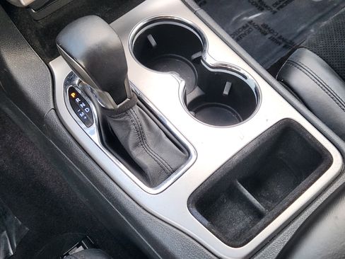 Used 2018 Jeep Grand Cherokee Altitude RWD image 19
