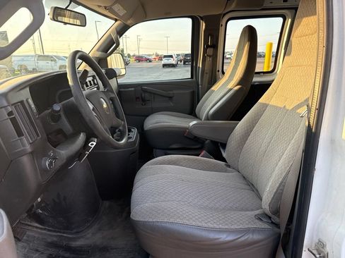 Used 2017 Chevrolet Express 2500 Extended RWD image 14