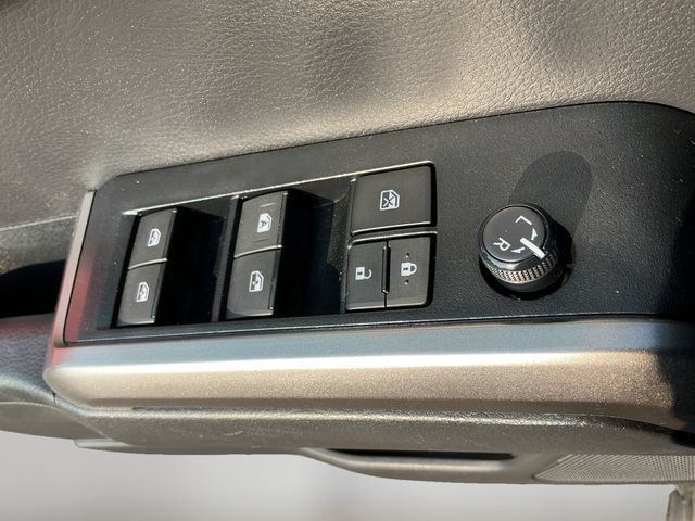 Used 2022 Toyota Tacoma SR5 w/ Technology Package RWD image 12