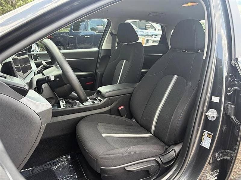 Used 2025 Hyundai Sonata SE FWD image 13