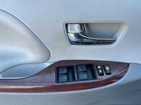 Used 2014 Toyota Sienna XLE FWD image 11