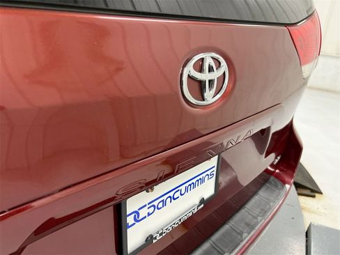 Used 2011 Toyota Sienna LE image 26
