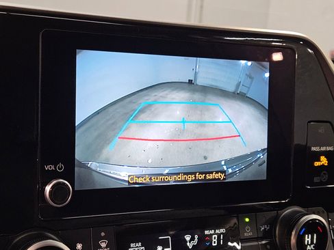 Used 2024 Toyota Highlander XLE image 31