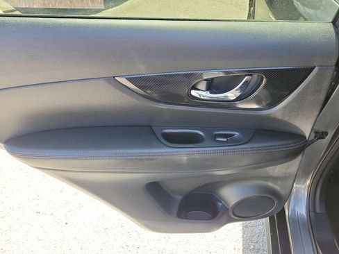 Used 2020 Nissan Rogue SL image 12