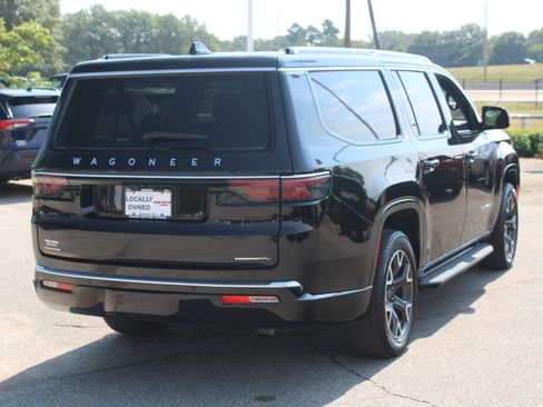 Used 2023 Jeep Wagoneer L Series III w/ Preferred Equipment Group image 21