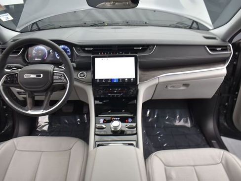 Used 2023 Jeep Grand Cherokee Overland AWD/4WD image 11