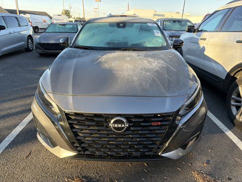 Used 2024 Nissan Altima 2.0 SR image 2