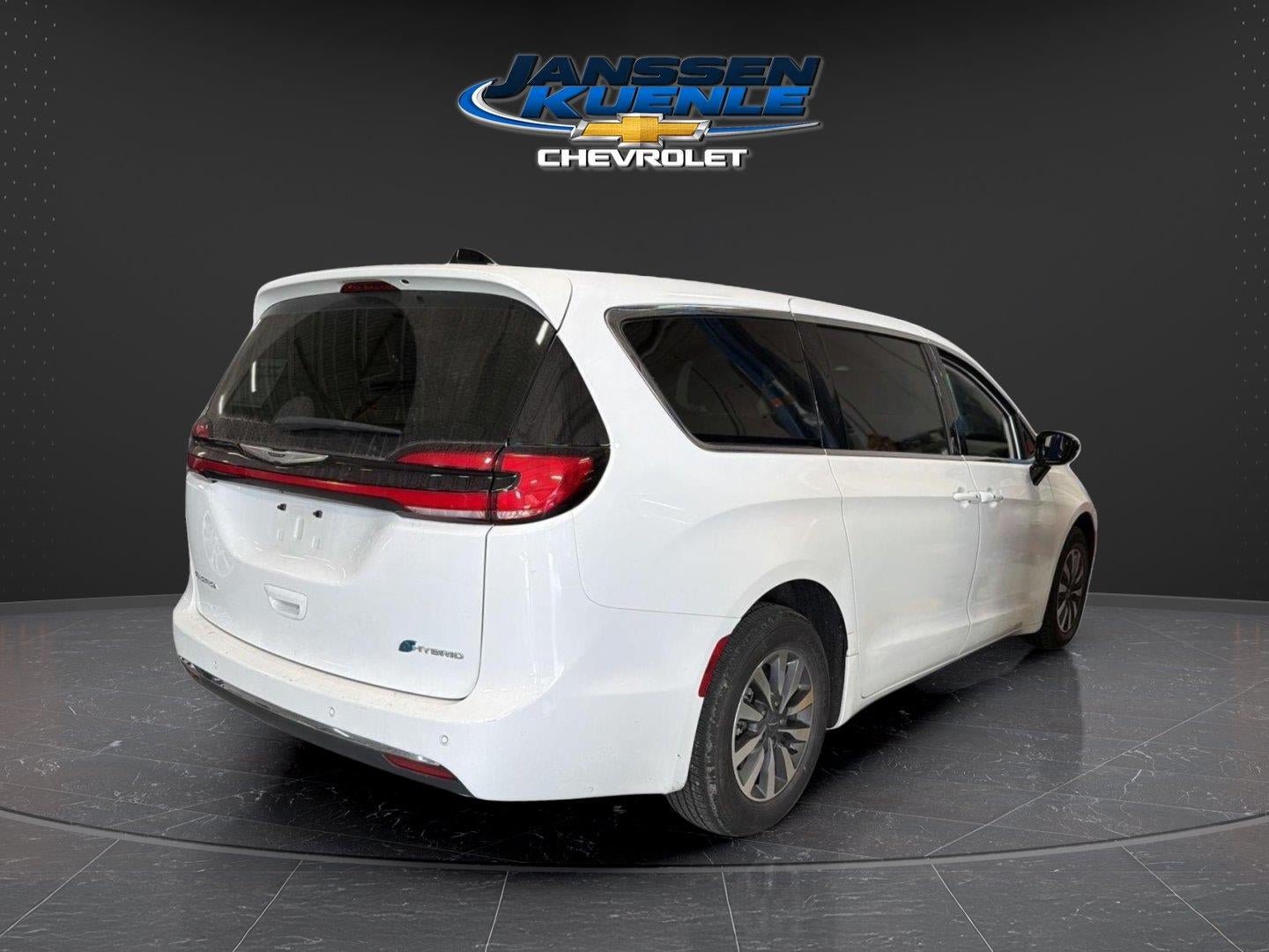 Used 2024 Chrysler Pacifica Limited FWD image 7