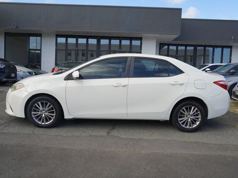 Used 2015 Toyota Corolla FWD image 2