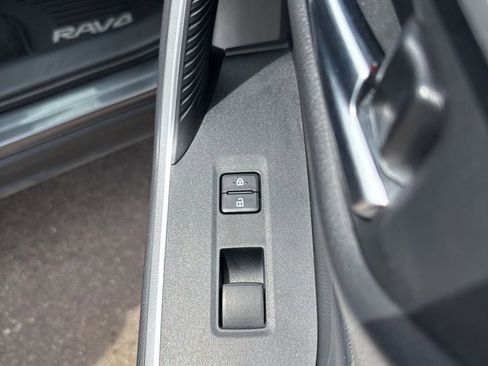 Used 2020 Toyota RAV4 XLE w/ Convenience Package AWD/4WD image 31